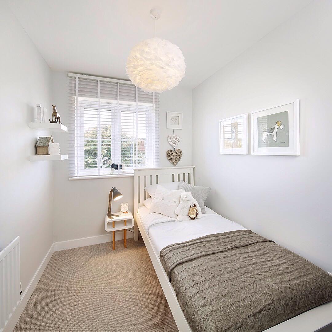 8. the Moonlit Canopy Bed with Woven Accents and Starry Night Wall