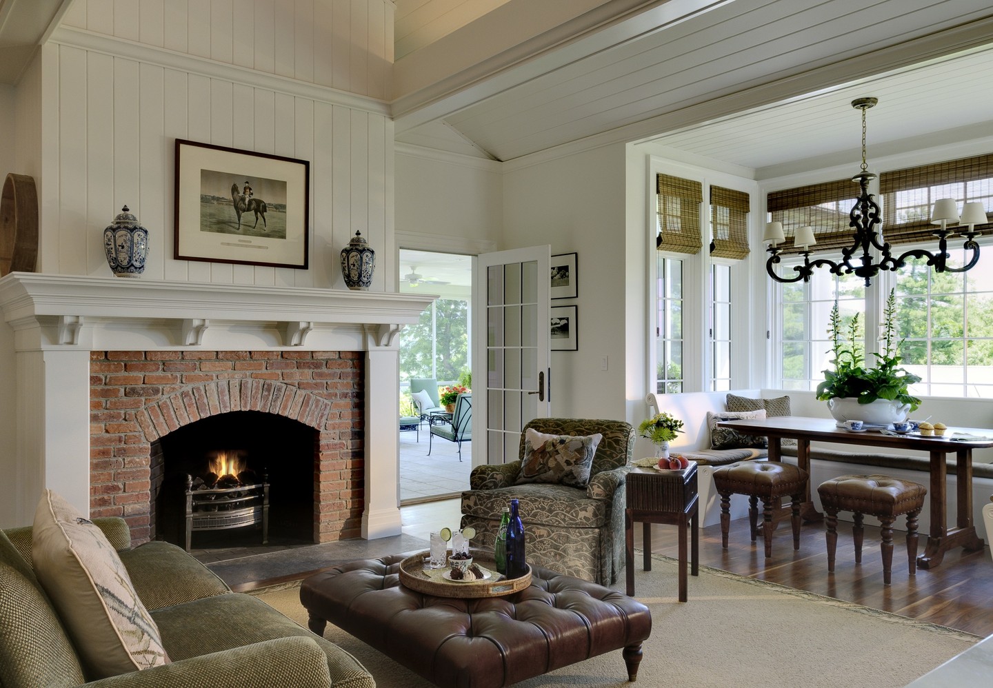 38. Rustic Elegance Meets Modern Comfort: a Cozy Retreat with a Touch Of Sophistication