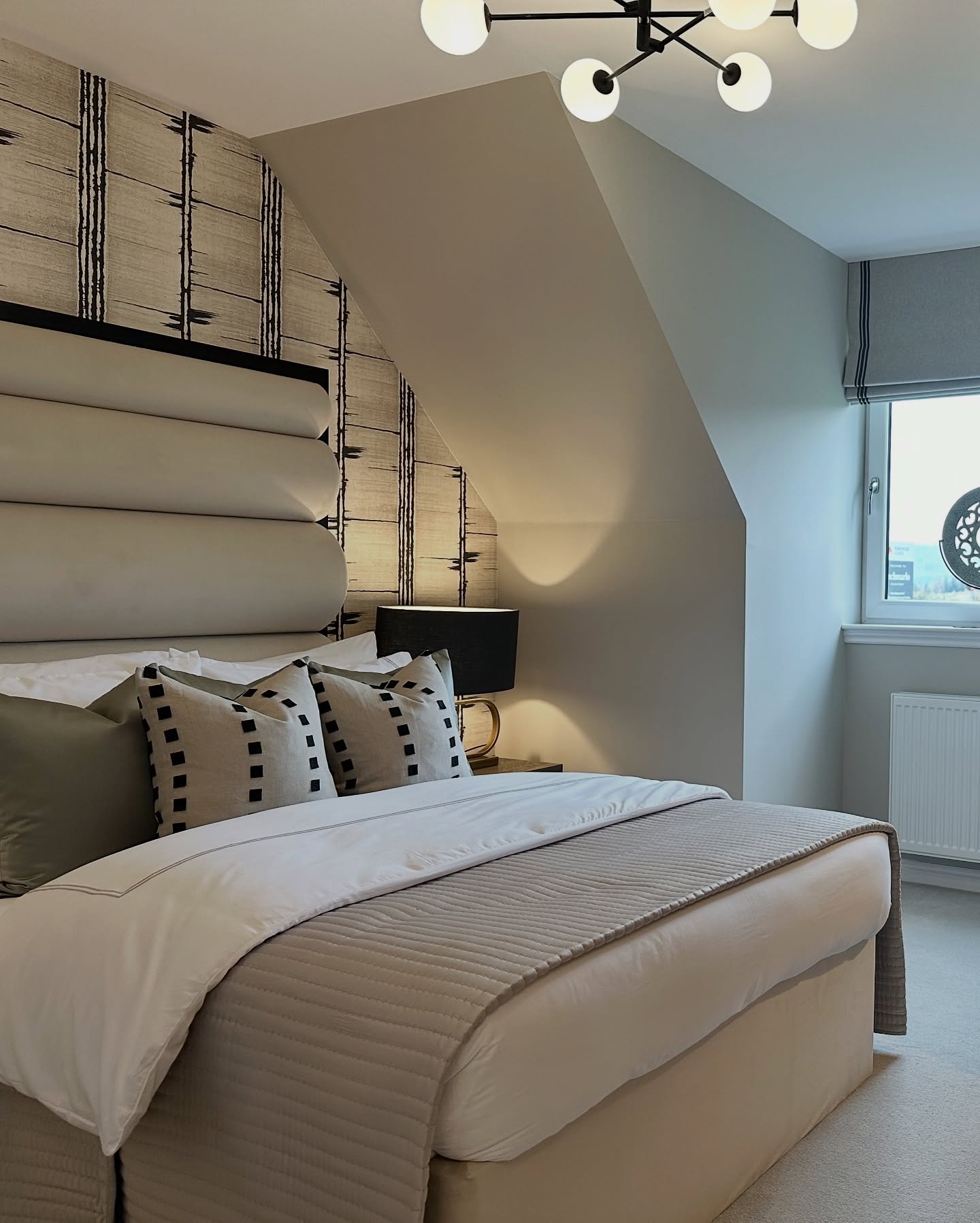 18. Modern Retreat: Where Minimalism Meets Artistic Flair