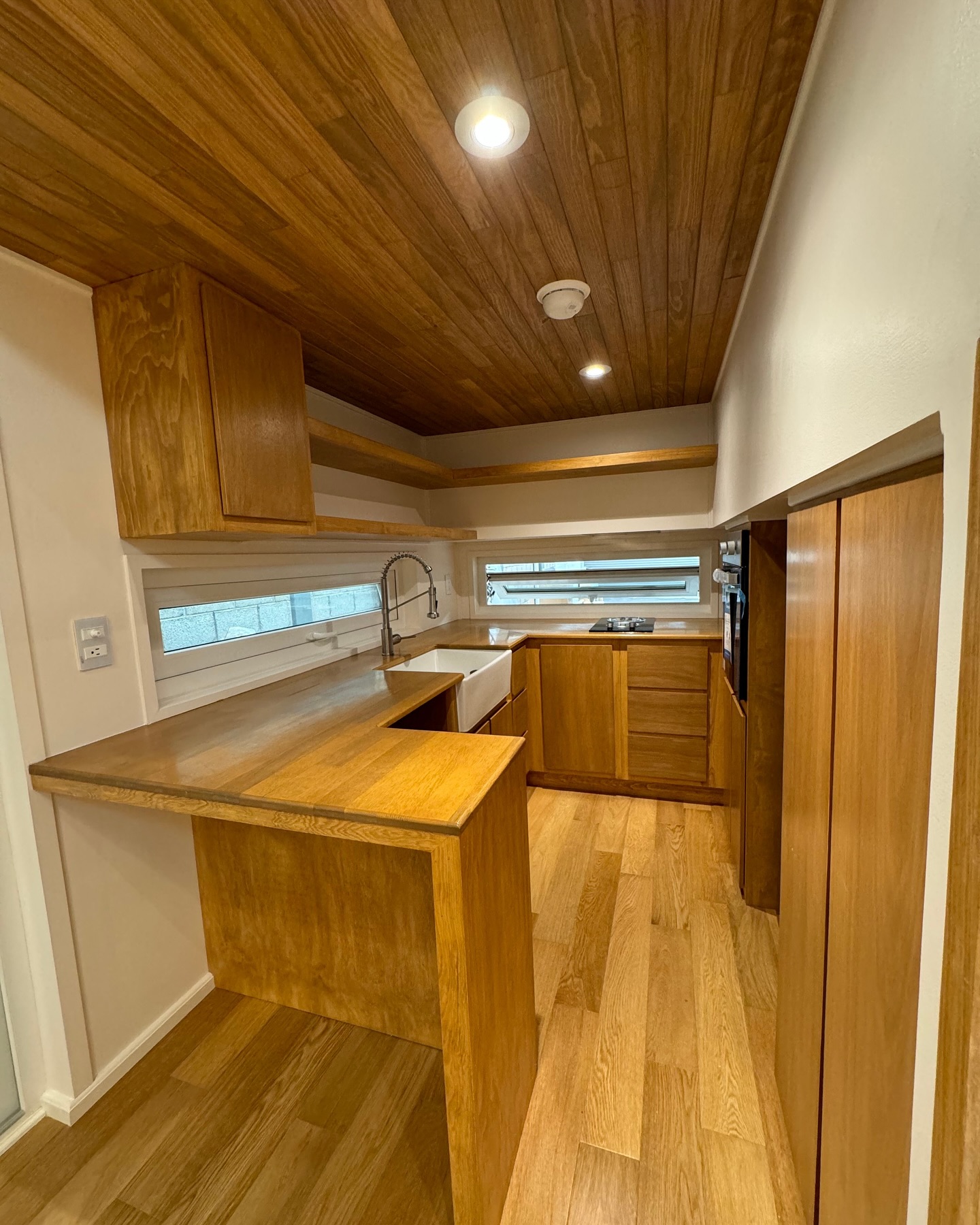 44. Warm Oak Oasis: Elevate Your Tiny Kitchen to a Cozy Retreat