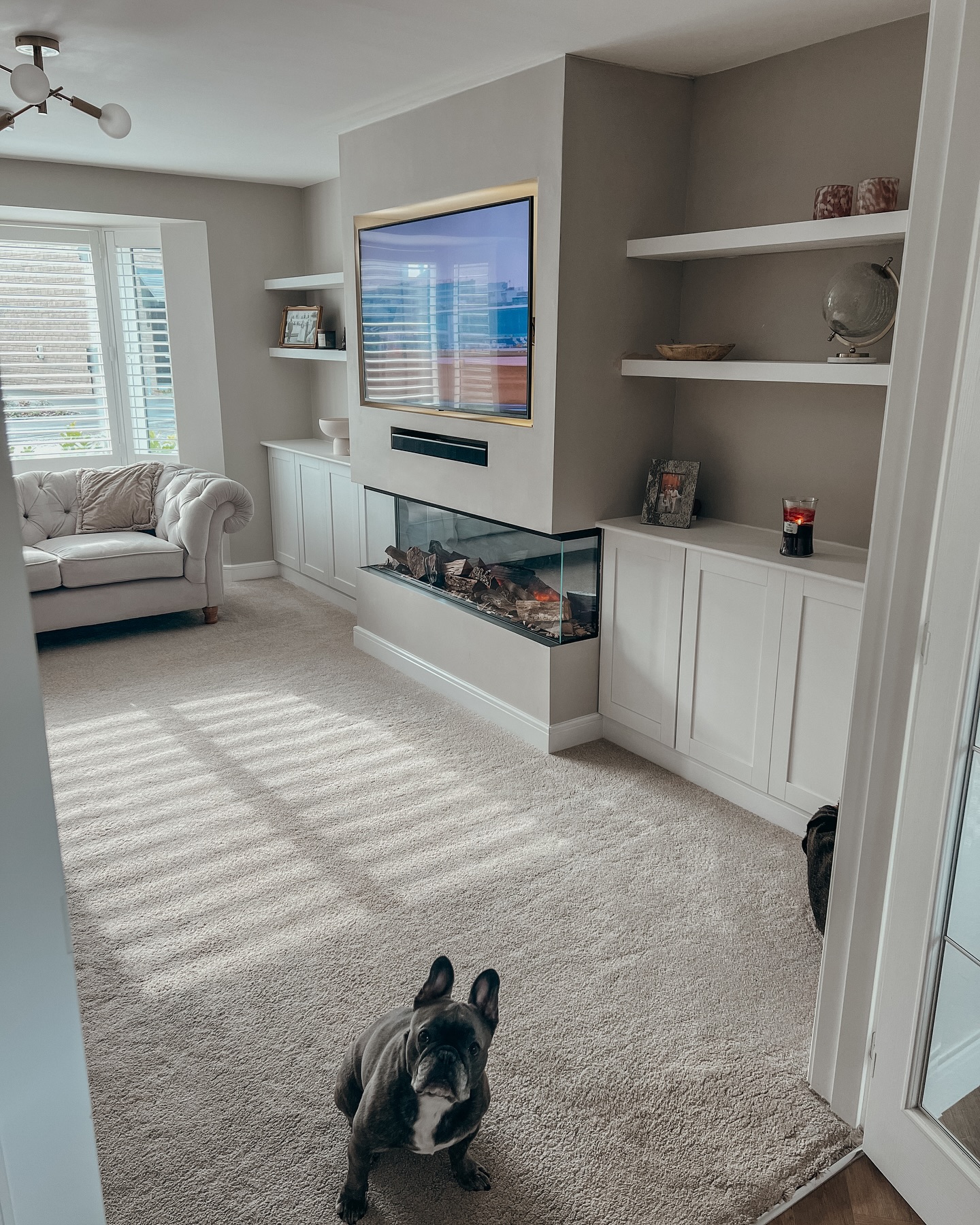 26. Meets Cozy Charm In a Chic Living Space