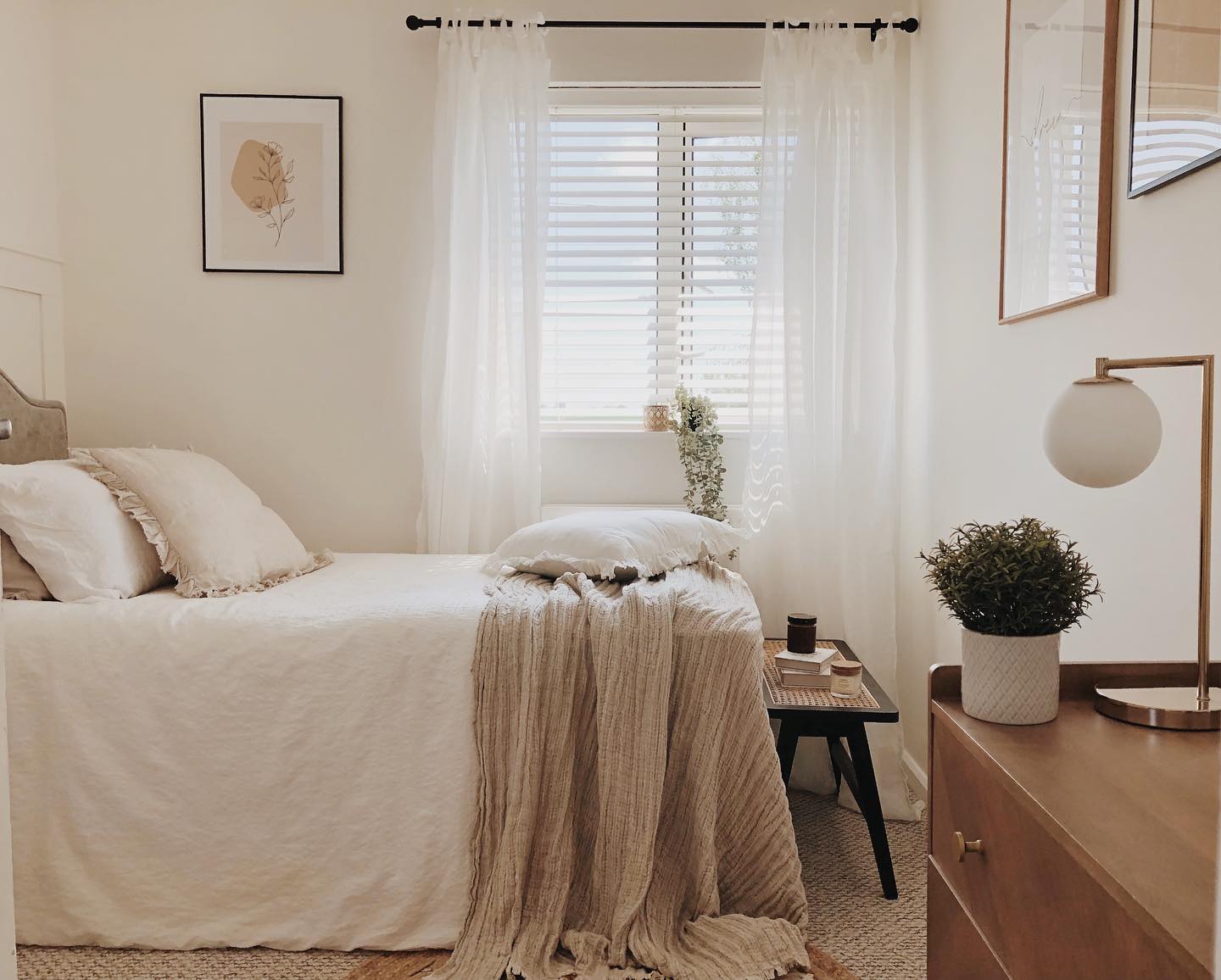2. a Canopy Of Dreams: Soft Lilac and Gold Accents In a Cozy Single Bed Nook