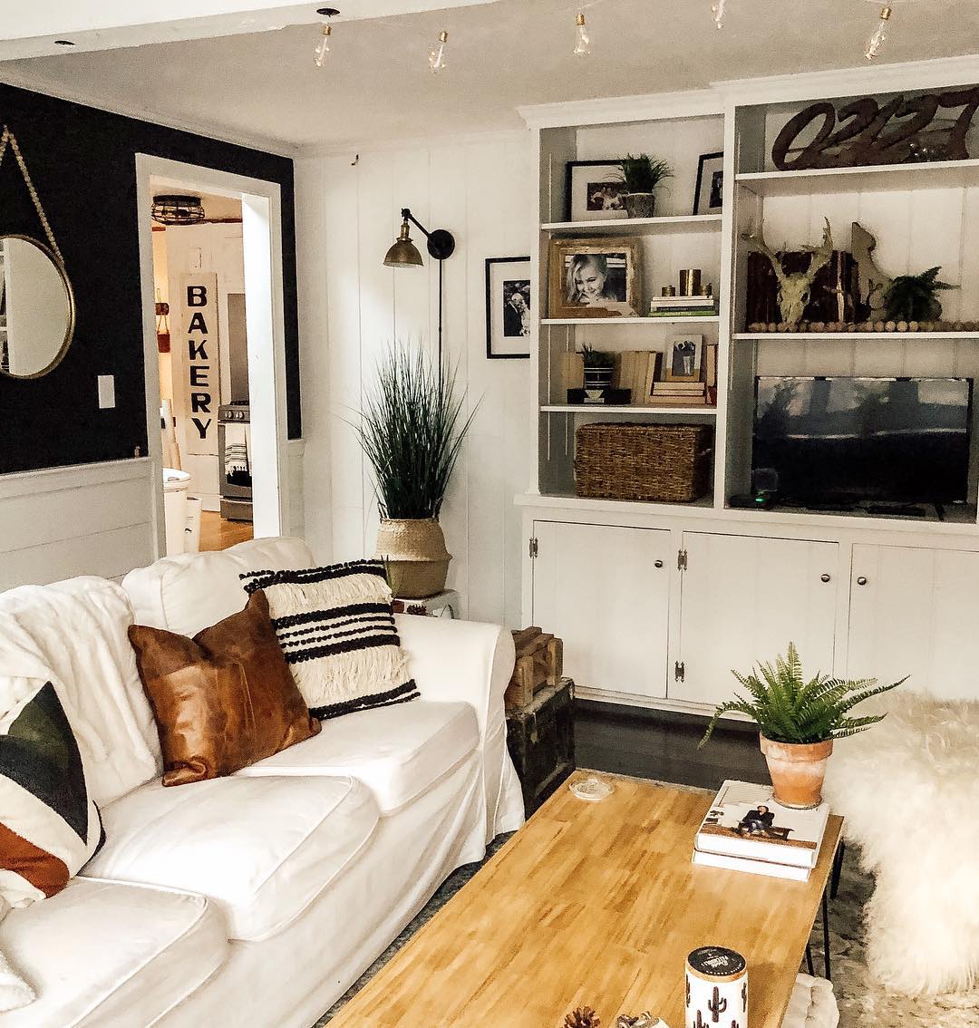 7. a Cozy Contrast: Rustic Charm Meets Modern Minimalism