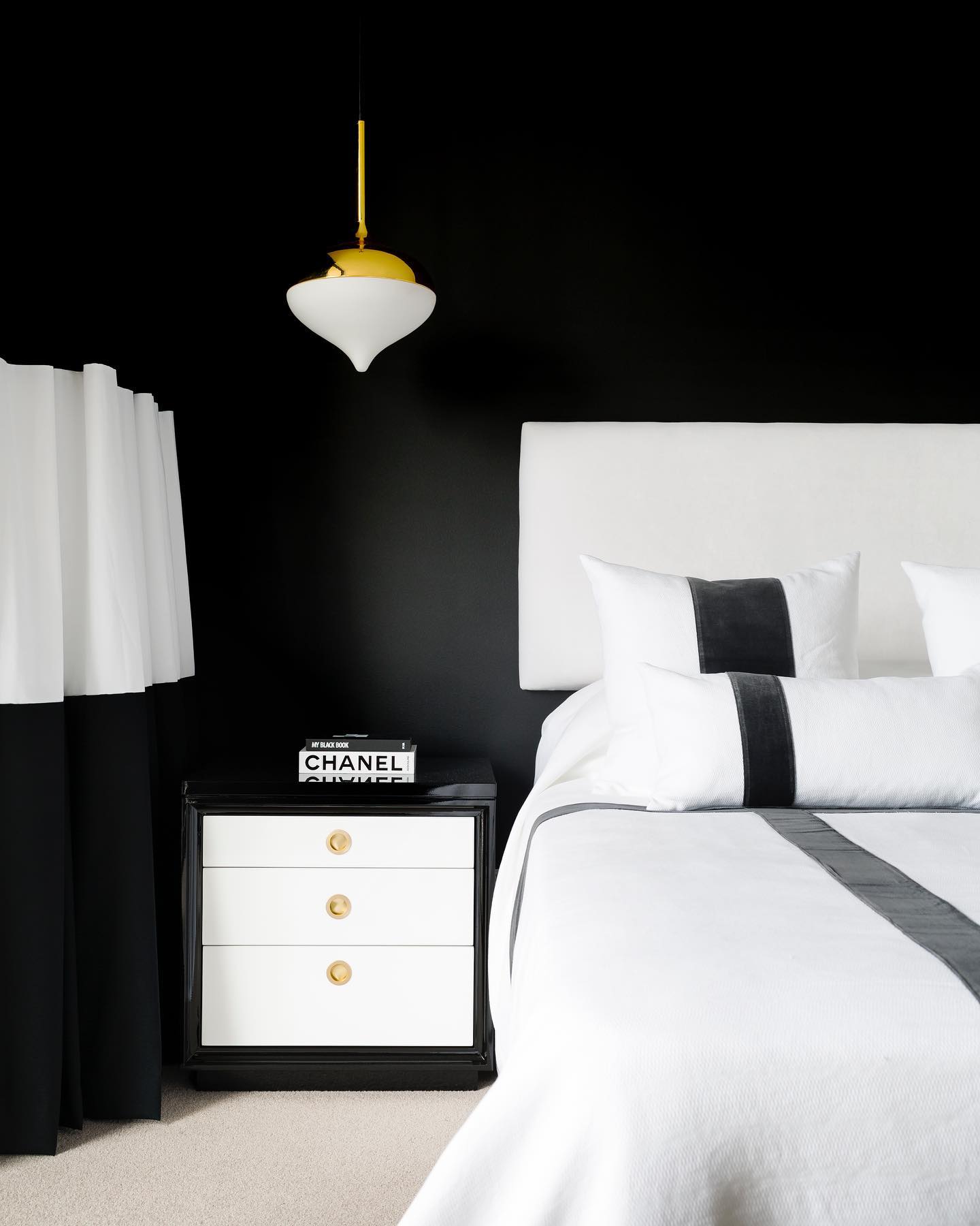 3. Elegance Reimagined: a High-contrast Haven Of Chic Minimalism