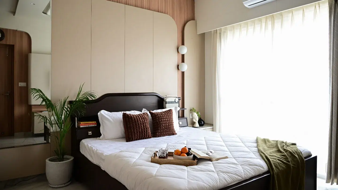 7. Luxe Minimalism Meets Cozy Retreat