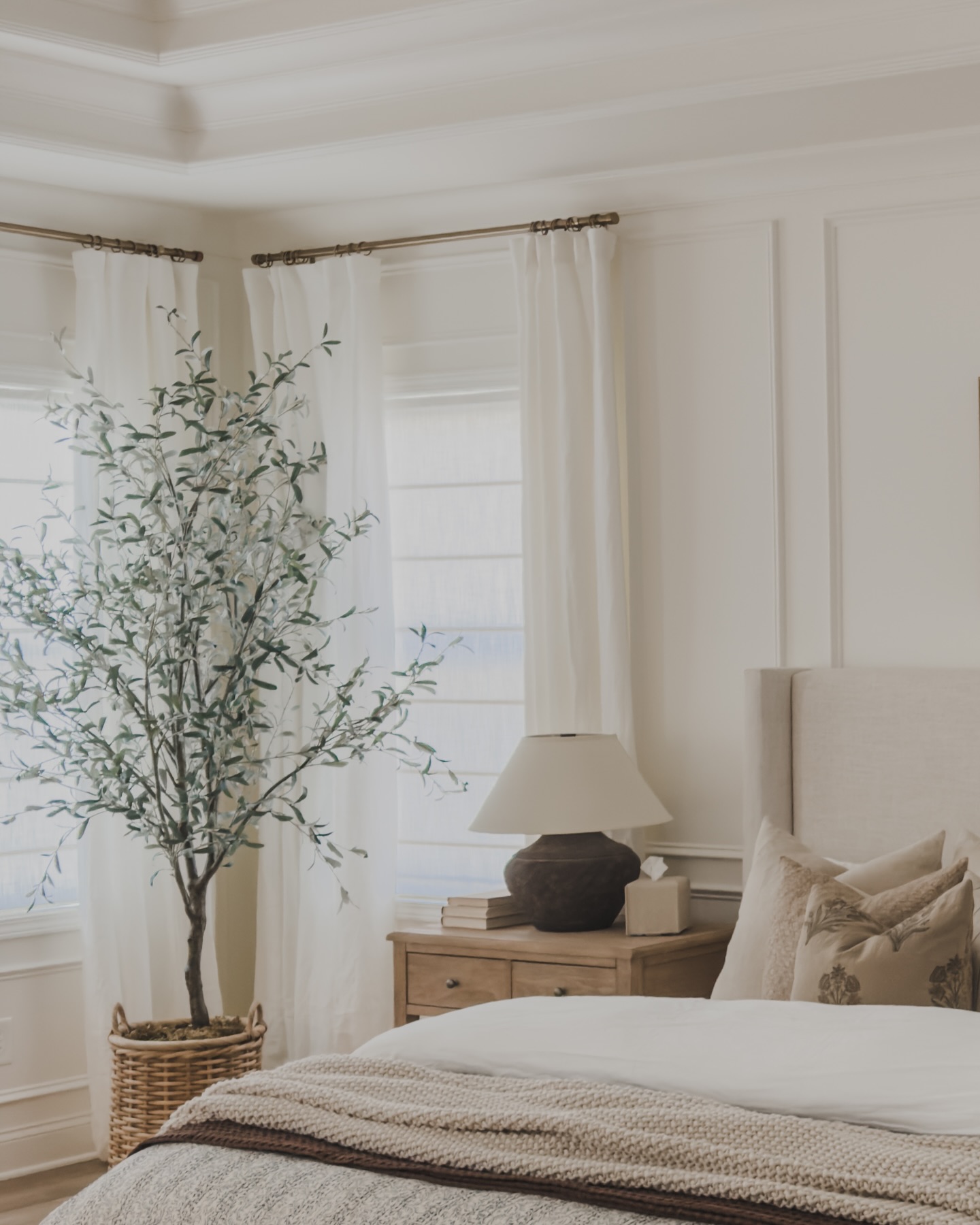 28. a Driftwood Canopy Bed Overlooking a Mossy Green Duvet