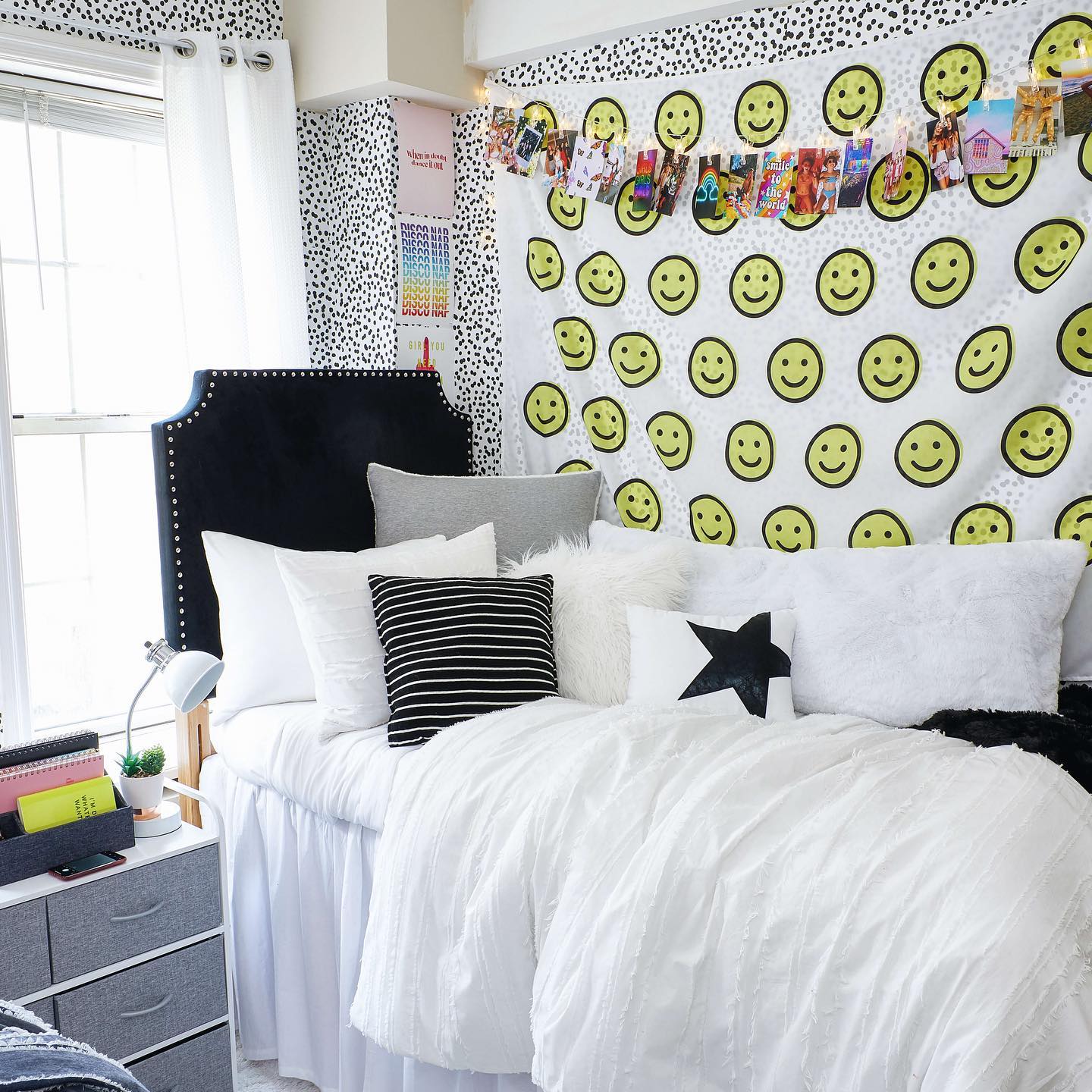 18. Neon Glow and Geometric Shadows: a Futuristic Dorm Room Setup