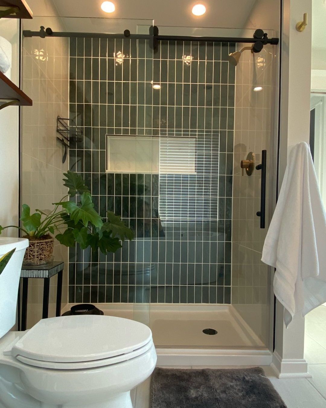 31. the Mosaic Tile Splashback with the Intricate Fern Pattern
