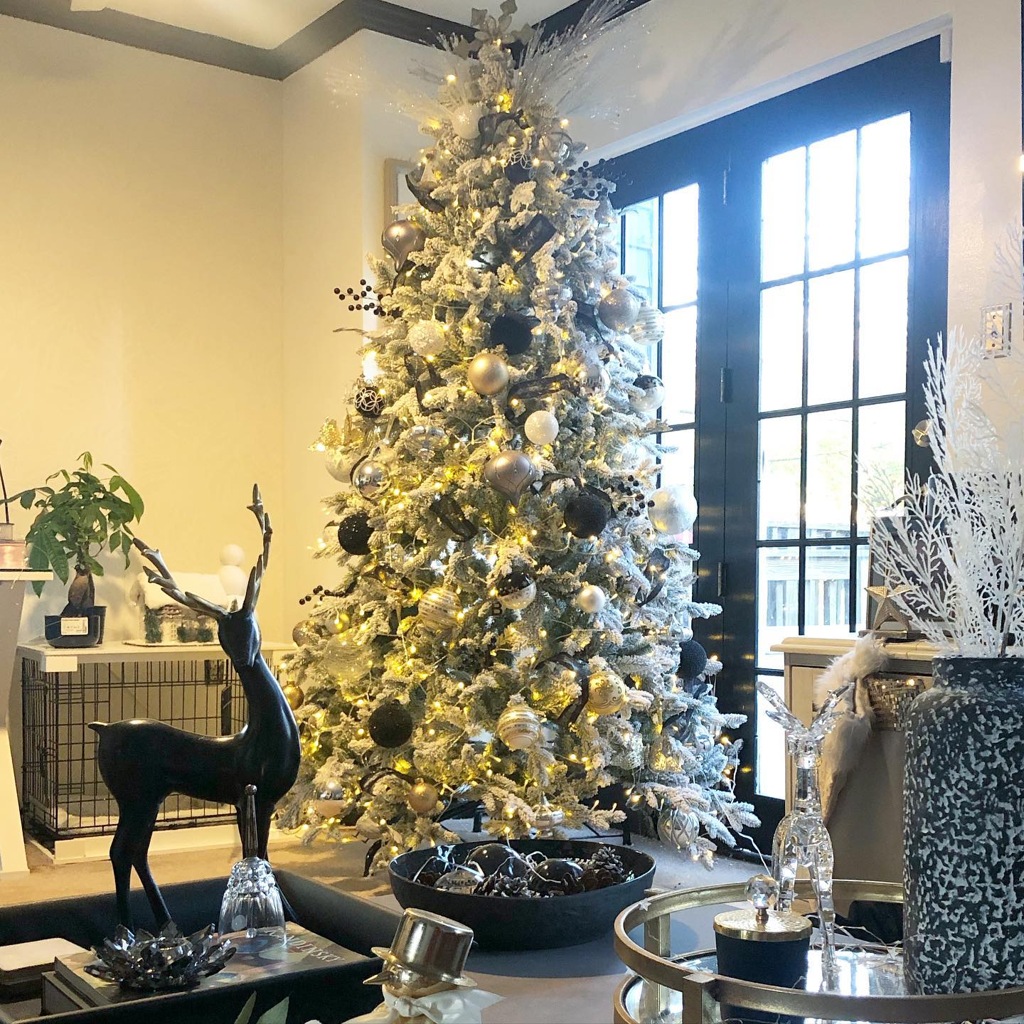 7. Midnight Frost Garland with Starry Baubles Wraps the Mantelpiece