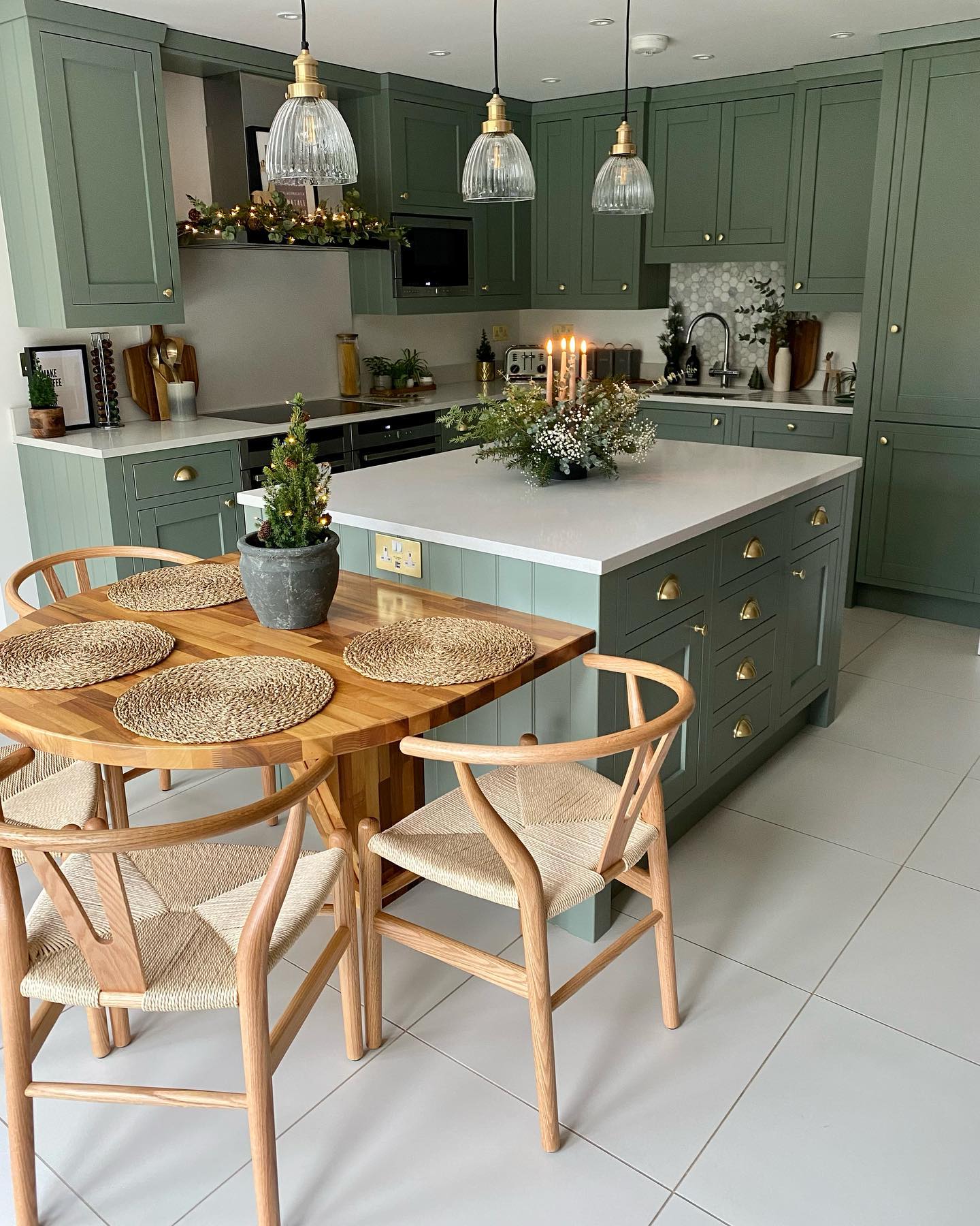4. Verdant Vines and Copper Accents: a Kitchen Where Nature Meets Industrial Chic