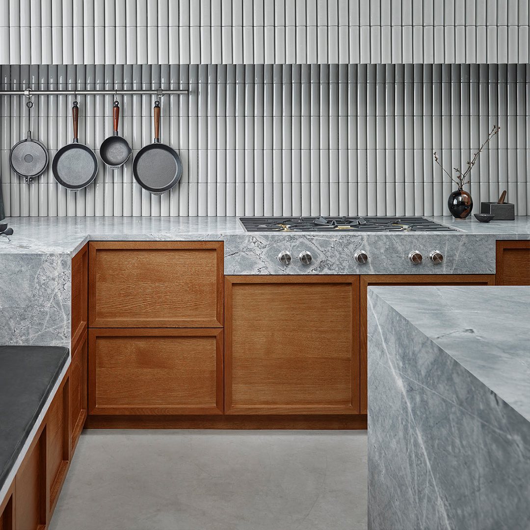 47. Moonlit Marble and Midnight Blue: the Enigmatic Kitchen Aesthetic
