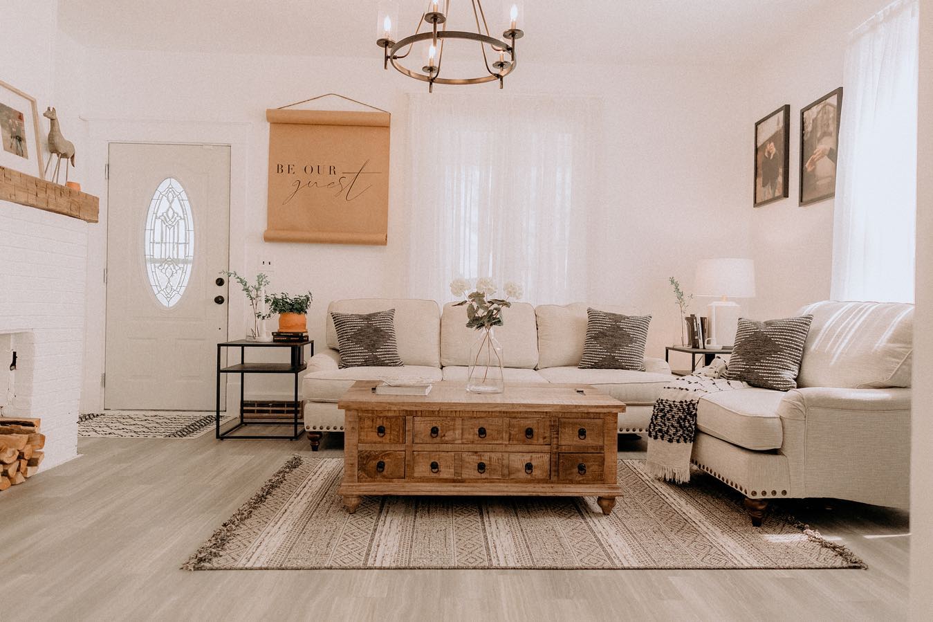 21. the Sunlit Hayloft: a Living Room with Vintage Trunk Coffee Table and Woven Baskets
