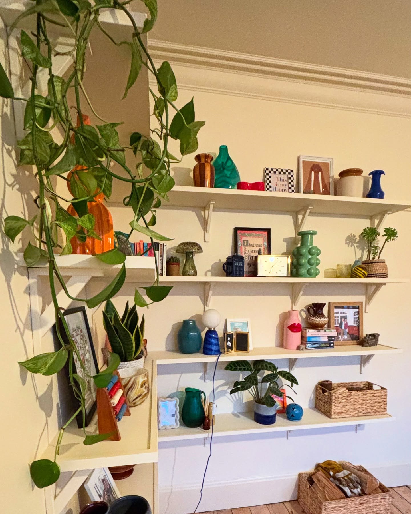 18. a Cascade Of Books and Botanicals: the Asymmetrical Oak Shelf Design