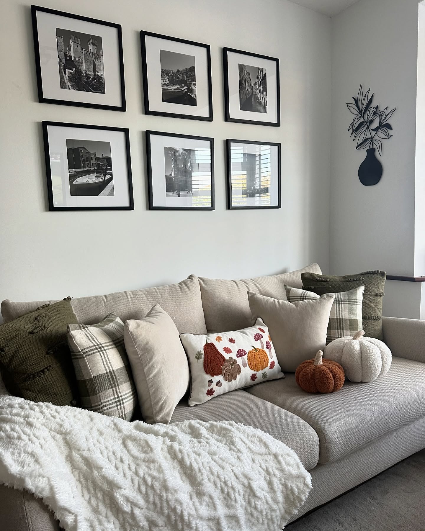 40. the Asymmetrical Vase and Geometric Pillow Living Room Setup