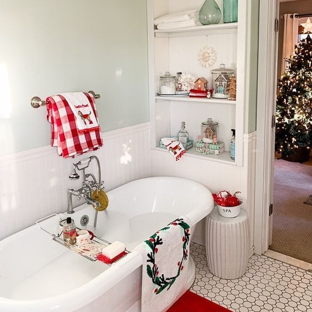 7. Snowflake Soap and Pinecone Garland: a Festive Bathroom Transformation
