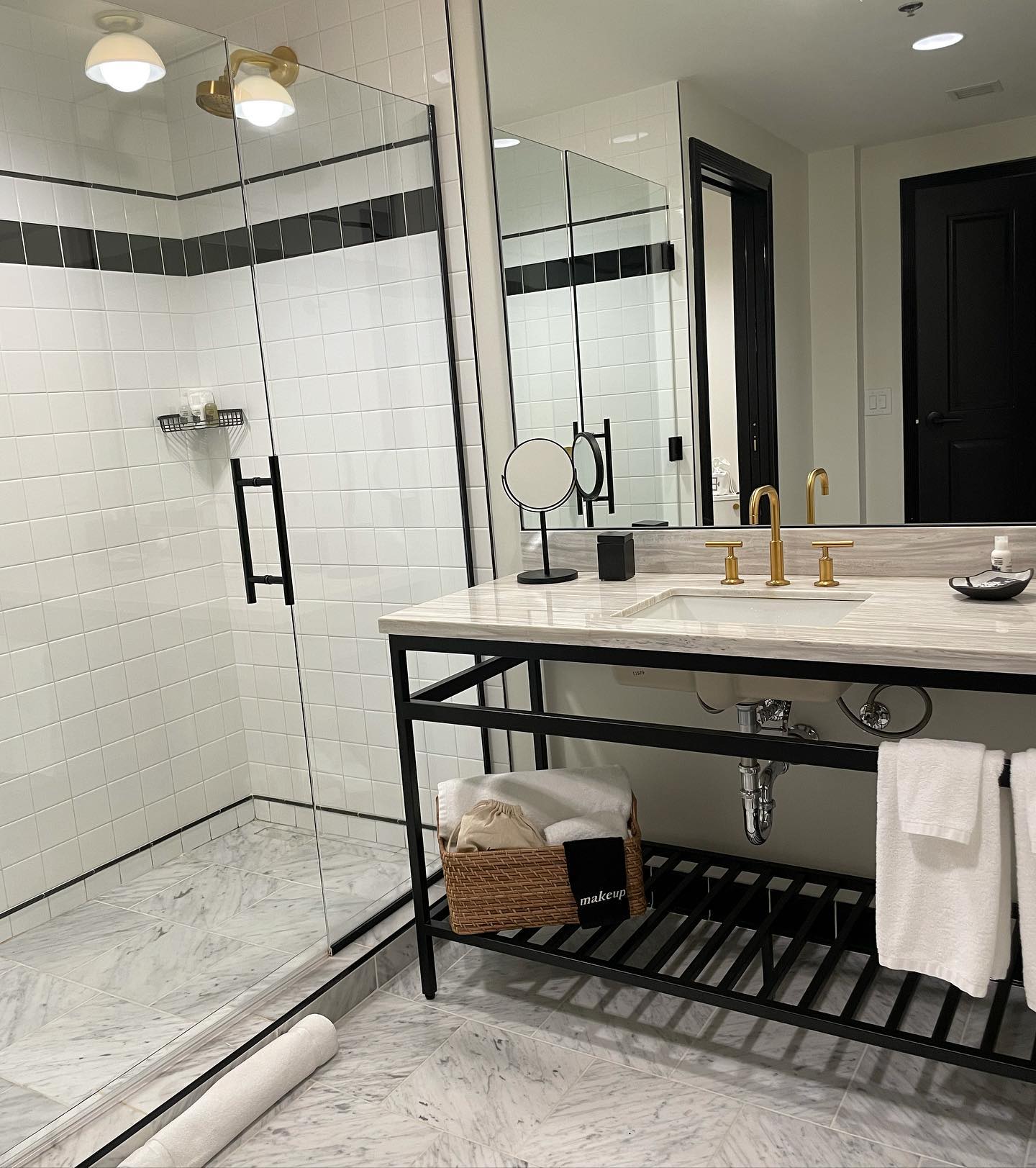 9. the Porcelain Lotus Bloom Sink and Geometric Mosaic Tile Fusion