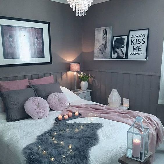 15. Moonlit Lace Canopy Over a Vintage Rosewood Bed