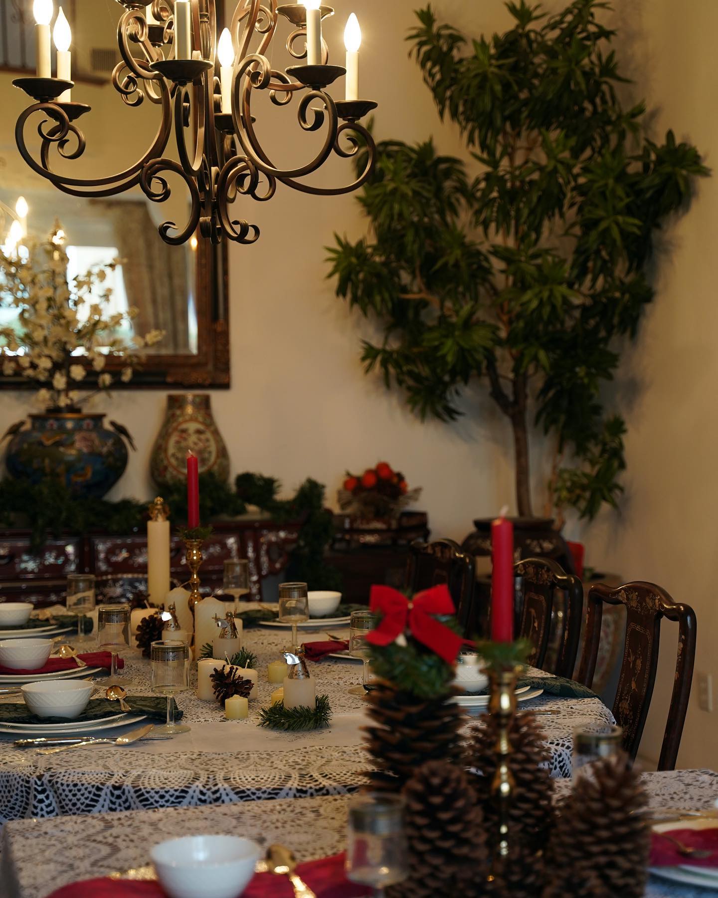 18. Crimson Ribbons and Golden Glow: a Festive Table Setting