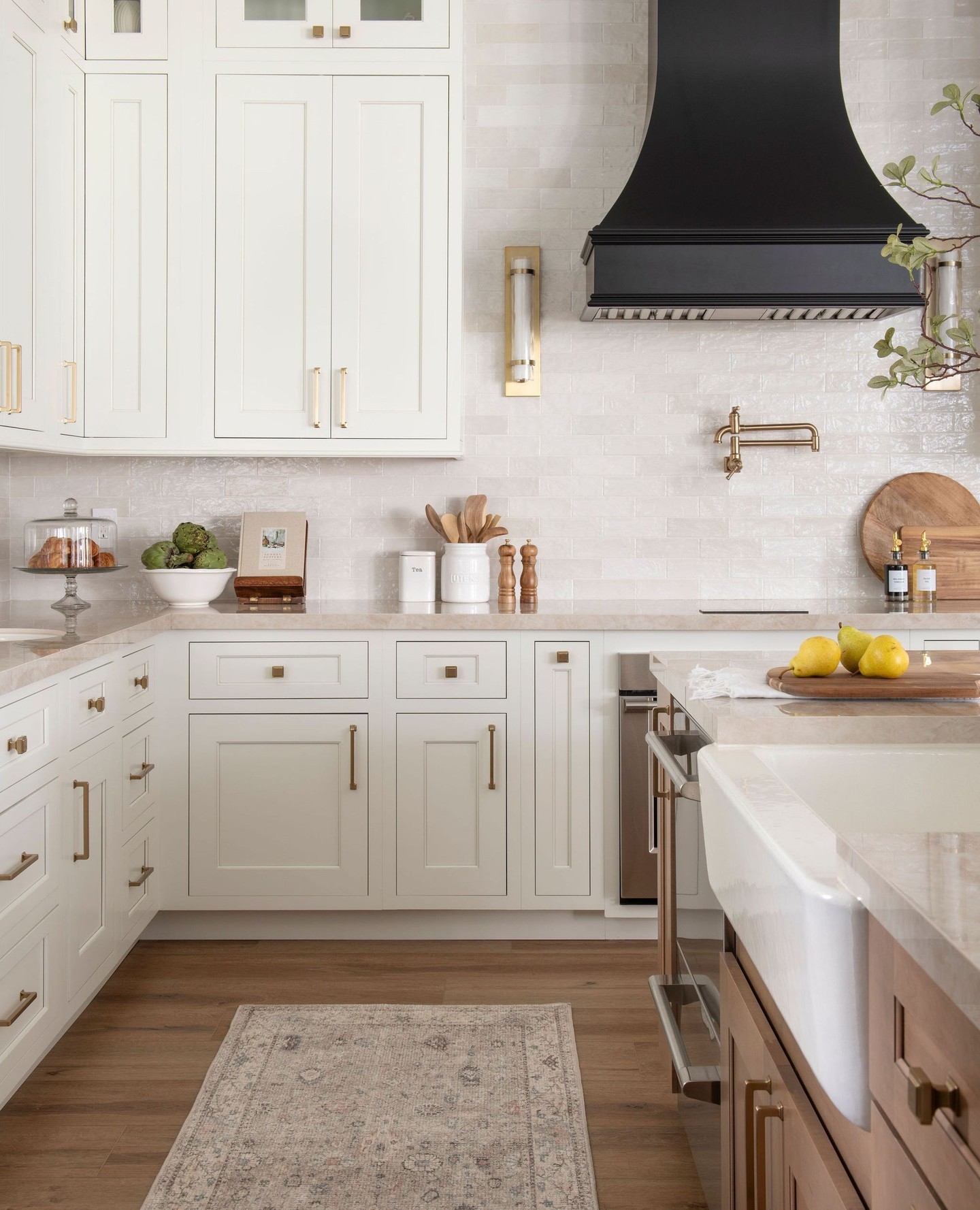 23. Soft Waves Of Vanilla Cream with Midnight Shadows: a Kitchen Transformation