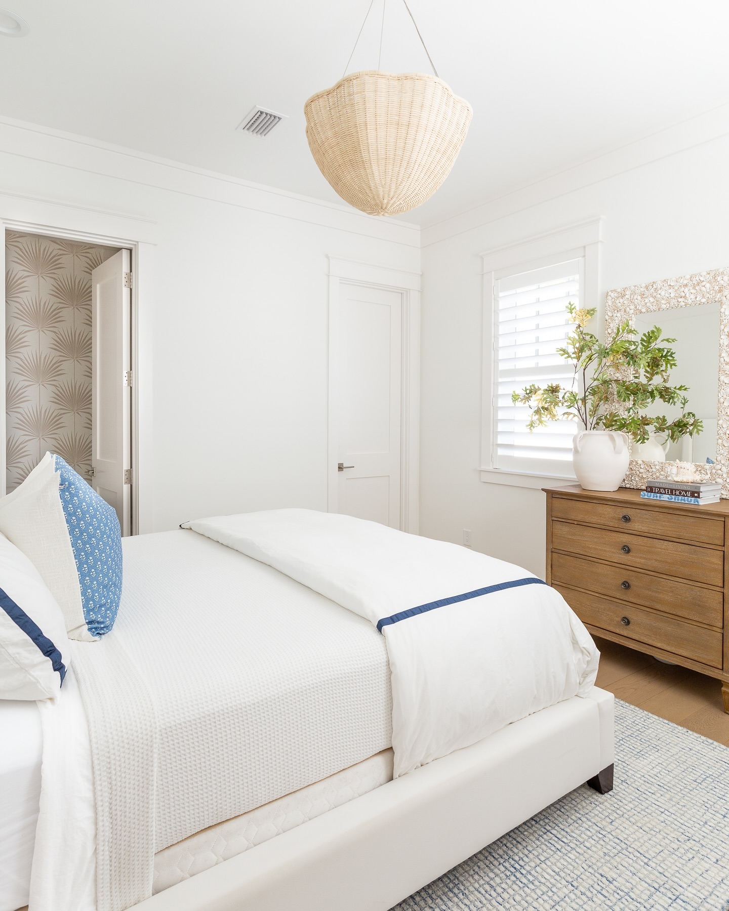 37. the Driftwood Canopy Bed with Oceanic Blue Accents and Seagull Wall Art