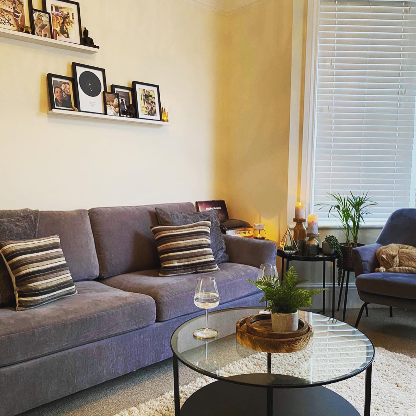 5. Teal Velvet Sofa with Gold Geometric Wall Art In Compact Living Space