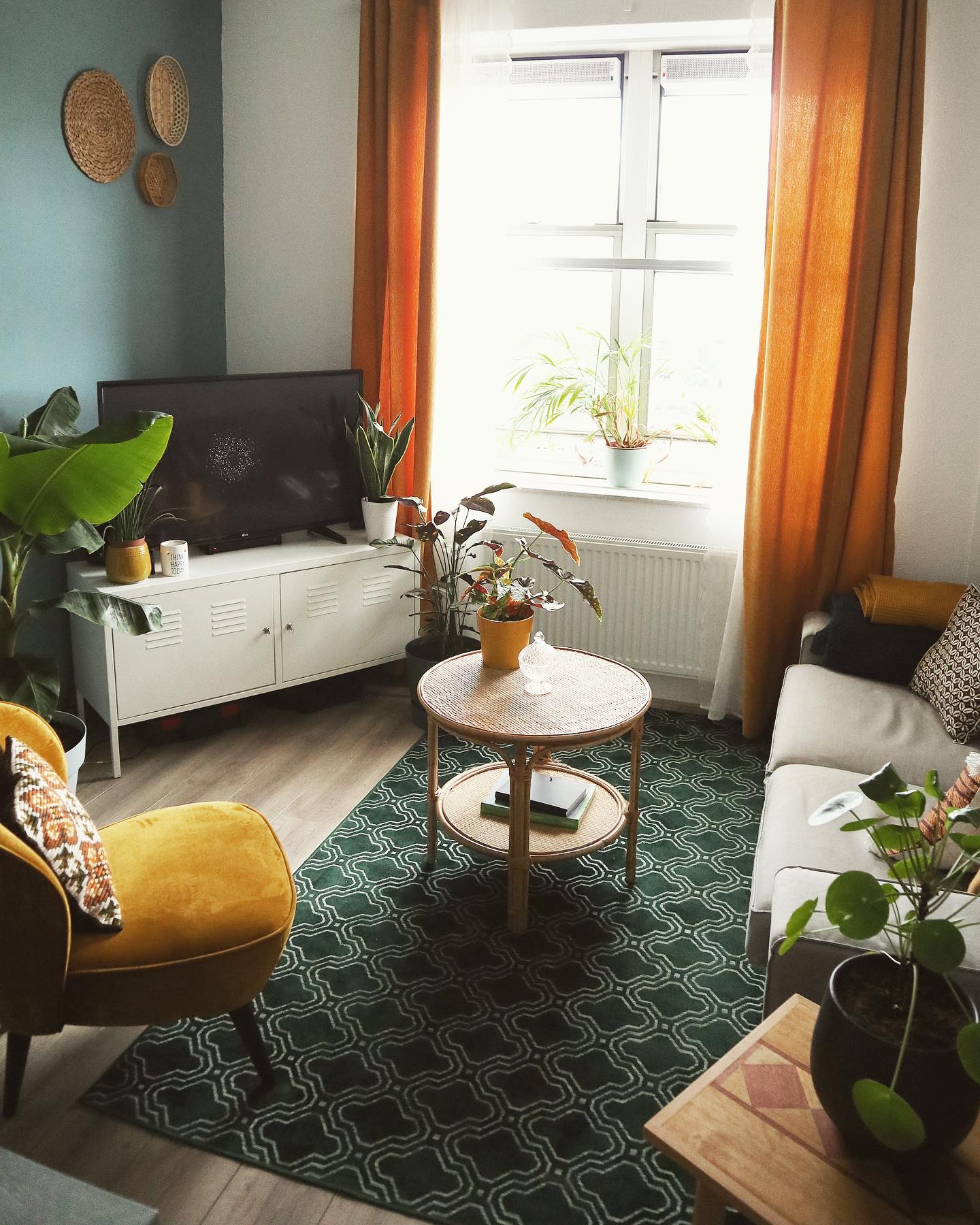 19. a Symphony Of Teal and Wood: the Compact Haven with a Nautical Twist
