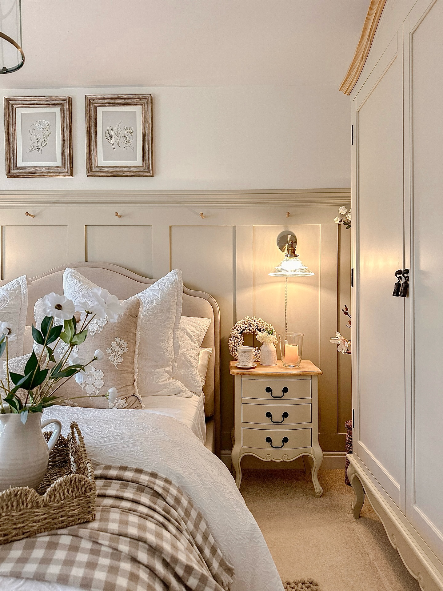 9. Soft Moonlight Wash Over Minimalist Curves In Neutral Hues
