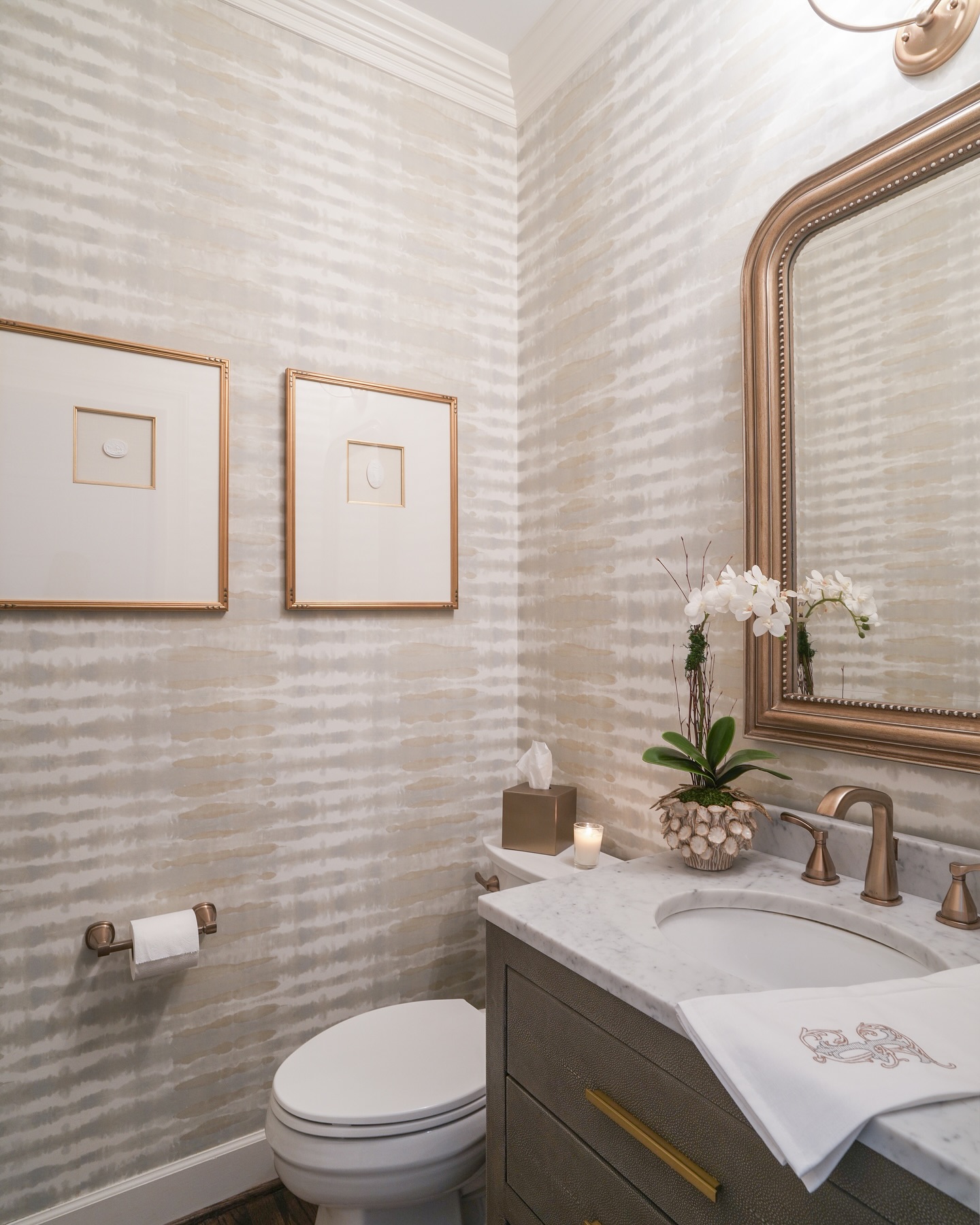 5. Vibrant Ferns and Geometric Lattice In a Bathroom Oasis