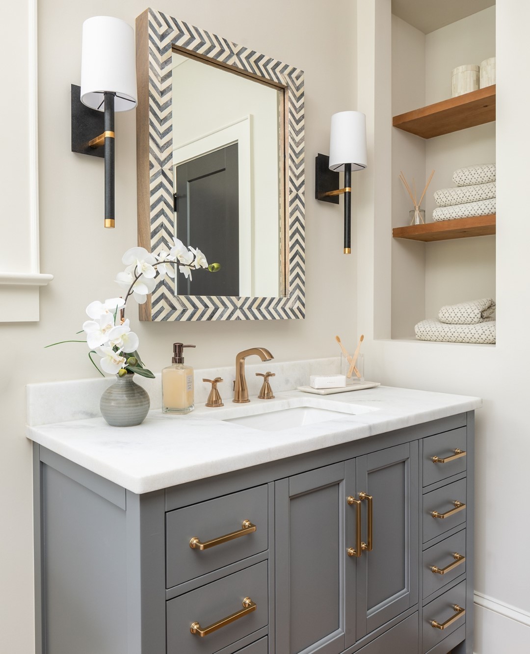 13. a Quartz Waterfall Edge with Gold Accents and Circular Mirror Ensemble