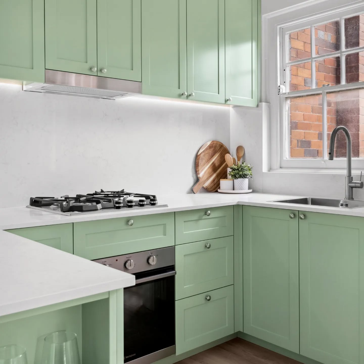 21. Verdant Vines and Brass Accents: a Kitchen Where Nature Meets Metallic Elegance