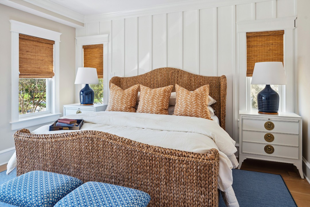 43. Coastal Haven with a Nautical Twist: Indigo Accents and Rope Details