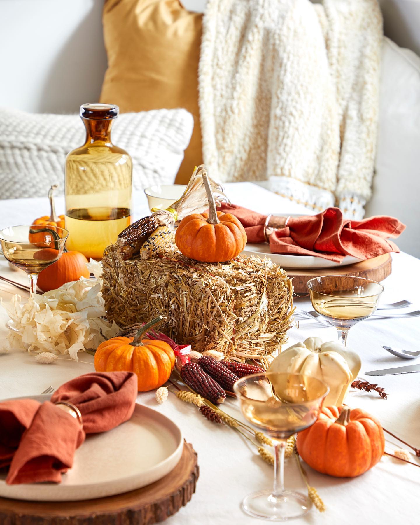 2. the Pecan Shell Garland and Copper Accent Thanksgiving Table