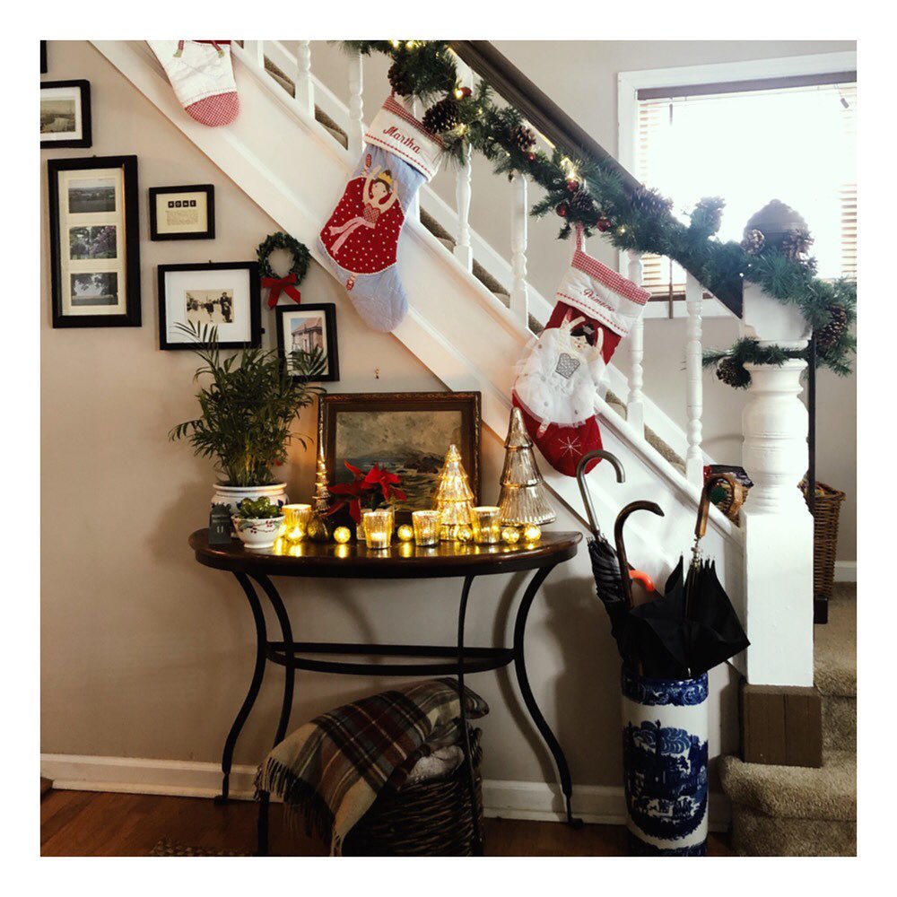 15. Crimson Ribbons and Golden Glow: a Festive Hallway Transformation