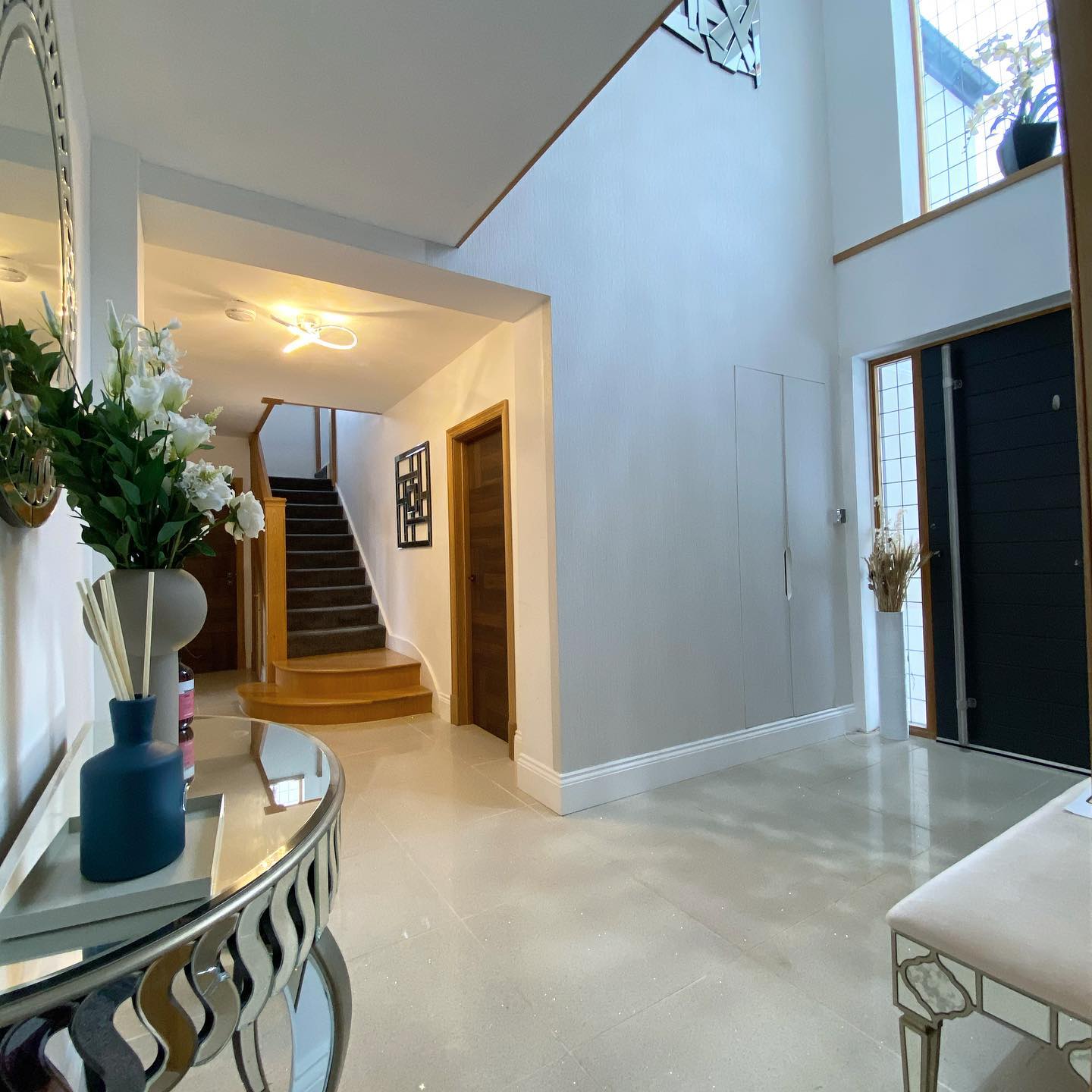 30. a Grandiose Fusion Of Arched Alcoves and Marble Elegance