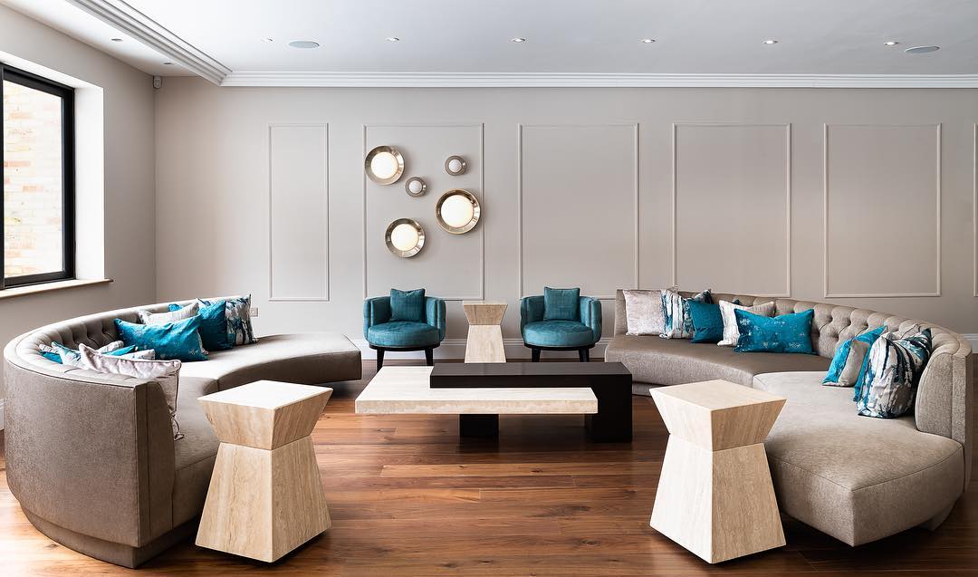 21. a Cascade Of Copper and Charcoal: the Dual-toned Sofa Spectacle