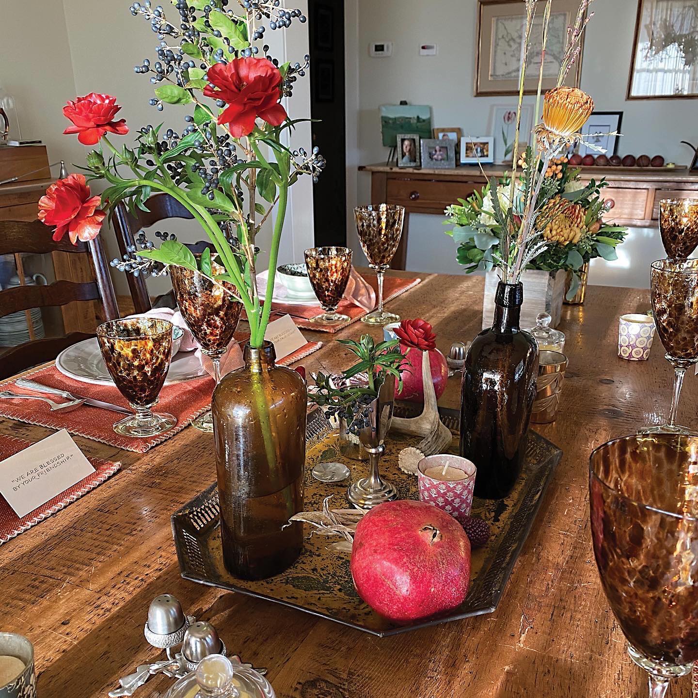 20. Pumpkin Spice Latte Table Setting with Cinnamon Stick Accents
